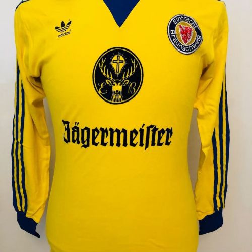 پیراهن اول Eintracht Braunschweig ۸۰-۸۱ (Carry-over)
